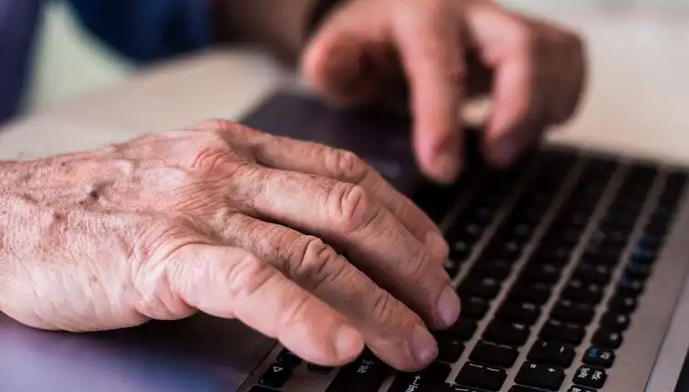 Teknoloji Kullanımı: Demansa Karşı Koruyucu Bir Kalkan Olabilir Mi?