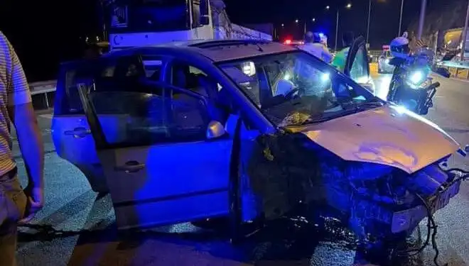 Otomobil Bariyere Çarpınca Dehşet Anları: Bir Ölü, Üç Yaralı