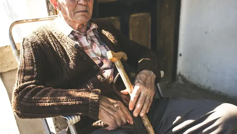 100 Yaşında Depresyon: Yalnızlık ve İlgi Eksikliği Alzheimer Riskini Artırıyor