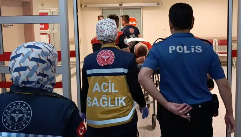 Kaza Kısıtlaması: Polis Ekipleri İki Yaralı ile Olay Yerinde!