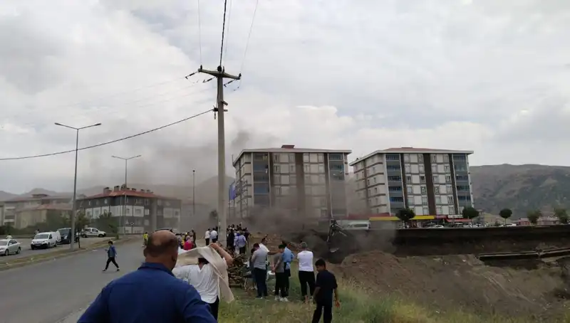 Bitlis'te Doğalgaz Hattında Patlama: Kentte Geniş Bir Alan Etkilendi