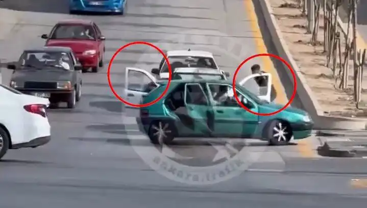 Trafikte Bıçak ve Kılıçlarla Saldırıya Son: 5 Kişi Gözaltında