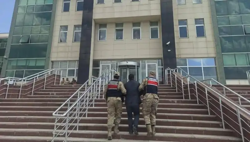 Hapis Ceza Sıkıntısı: Aranan Şahıs Saklandığı Yerde Ele Geçirildi