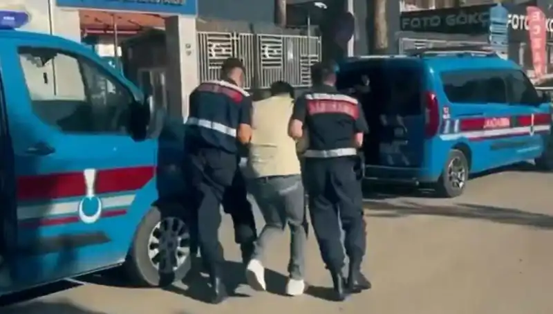 10 İlde Düzenlenen Dev Operasyonda 74 Şüpheli Gözaltına Alındı