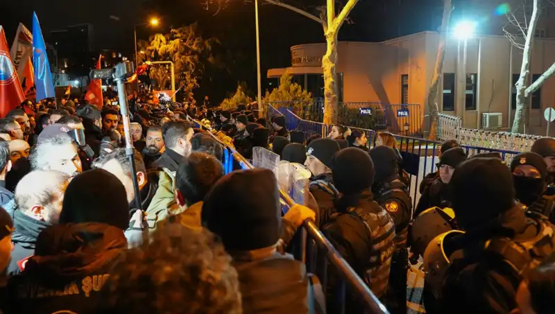 İstanbul’da Ekrem İmamoğlu Protestoları: Kaosa Yol Açan Olaylar ve Son Gelişmeler