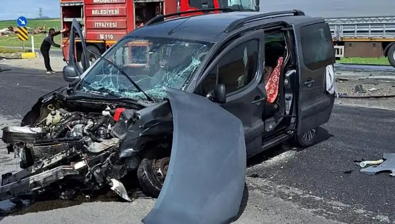 Ankara Yolunda Kaza: Üç Yaralı, Trafik Sorunları Büyüyor