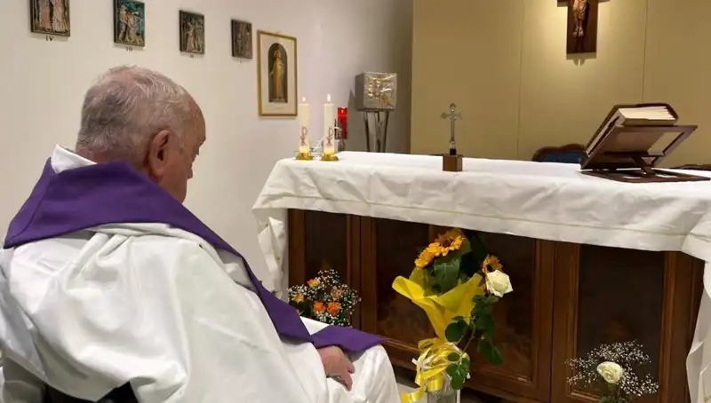 Papalık Sağlığı İle İlgili Yeni Gelişmeler: Papa Artık Kendi Başına Nefes Alabiliyor