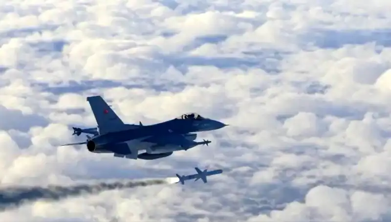 F-16 EDPOD: Kritik Testleri Geçerek Havacılıkta Yeni Bir Dönem Başlattı