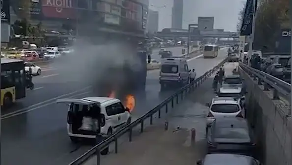 Yanan Araca TOMA ile Müdahale: Yangın Kontrol Altına Alındı