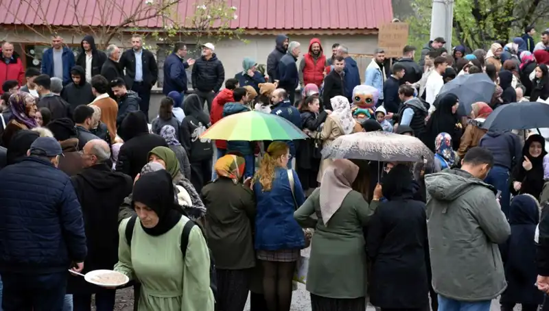 **Bir Asırlık Gelenek: 12 Bin Kişi Bayramda Bir Araya Geldi!**
