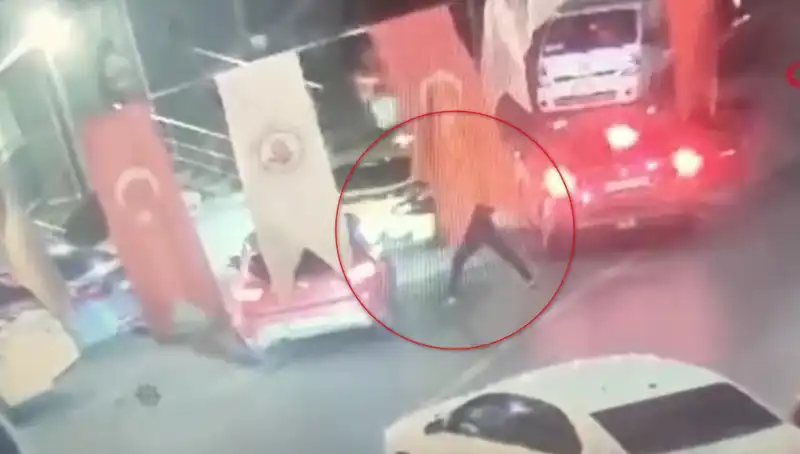 Otomobildeki Genç, Kurşun Yağmuruna Hedef Oldu: Olayın Ardındaki Gerçek Ne?