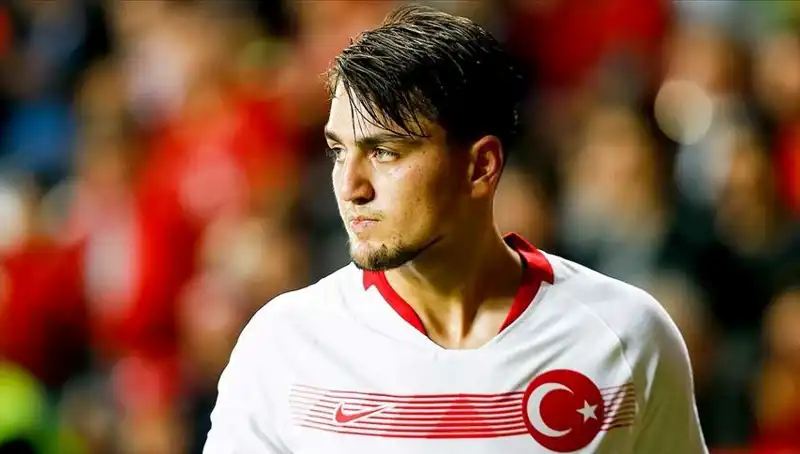 Beşiktaş, Milli Futbolcuyla Görüşmelere Başladı: Anlaşmanın Detayları Ne?