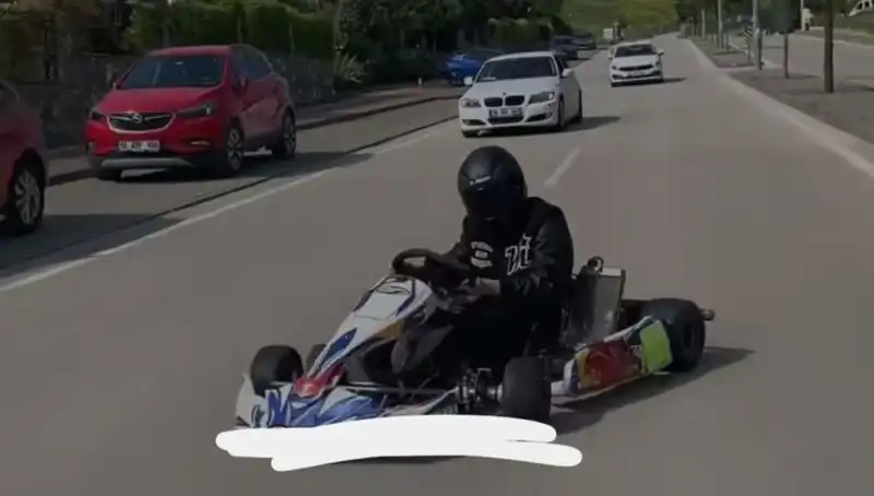 Go-Kart Sürücüsünün Tehlikeli Drift Oyunu: Yolda Şok Edici Anlar
