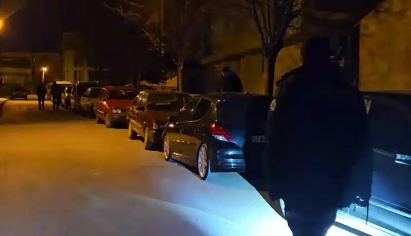 Park Halindeki Araçlara Kasten Zarar Veren Hırsızlar Şehirde Panik Yarattı