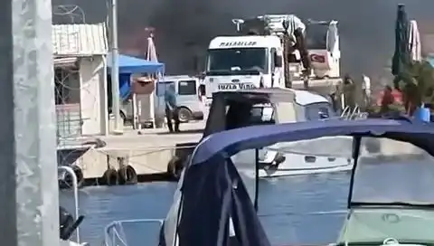 Tuzla'da Balıkçı Barınağında Yaşanan Lastik Yangını: Korku dolu Anlar