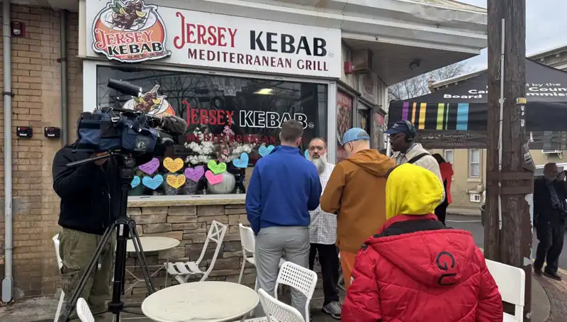 Türk Ailesinin Yaşadığı Dram: Yeşil Kart Beklerken Gözaltına Alındılar