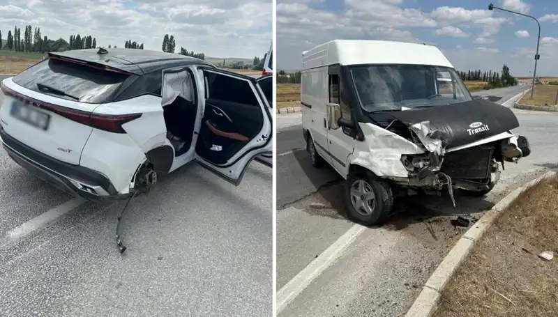 Çorum'da Korkunç Kaza: İki Araç Kafa Kafaya Çarpıştı