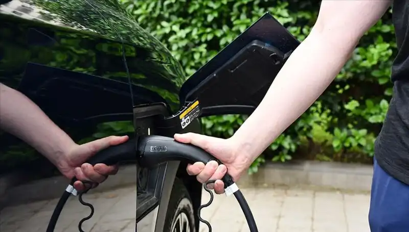 Amerikan Gümrük Vergilerine Karşı İngiltere'nin Elektrikli Araç İnovasyonu