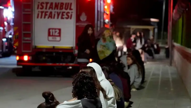 2500 Kız Öğrencinin Yaşadığı Yurt Binasında Korkutan Yangın