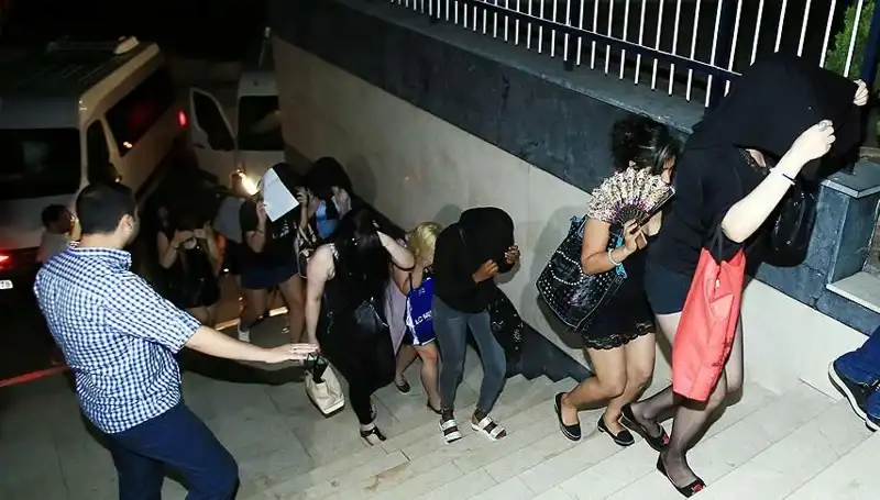 Düzce'de Fuhuş Operasyonu: 5 Zanlı Yakalandı, Detaylar Açıklanıyor!