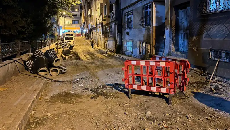 Bayrampaşa’da Altyapı Çalışmalarında Rögar Kapağı Patladı, Yıkıcı Etkileri Gözler Önünde!