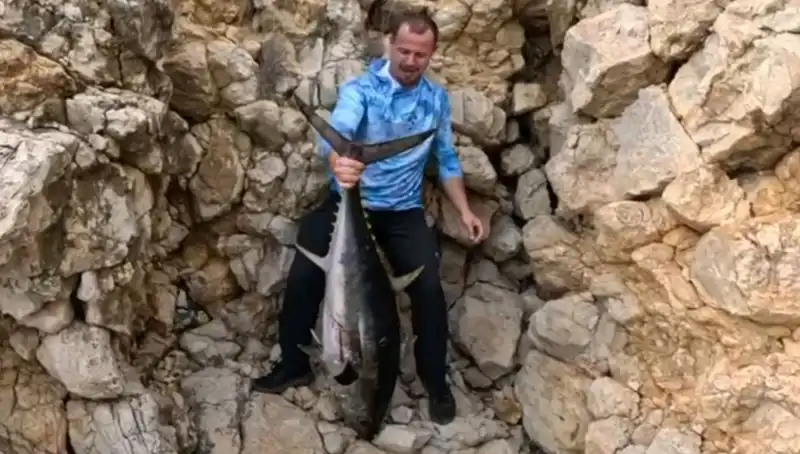 Saros Koyu'nda Avlanan Dev Balık: 30 Kiloluk İnanılmaz Mücadele