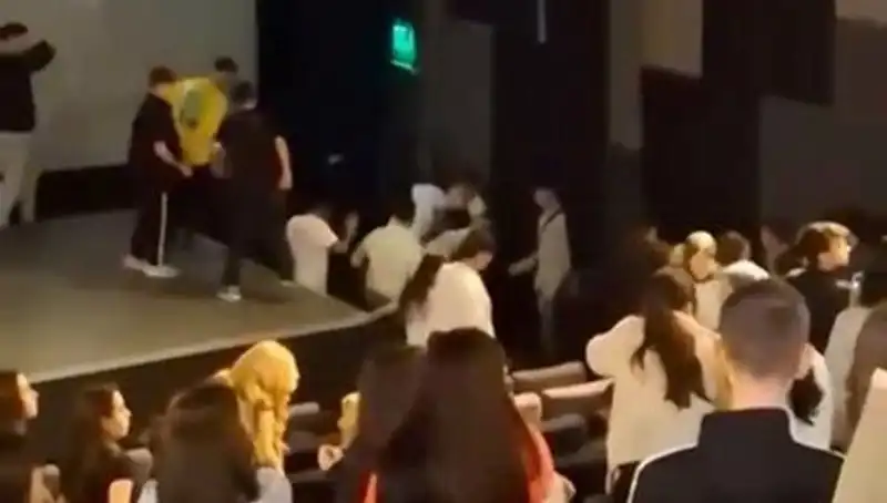 Rapçi Çakal'ın Hayranları Ters Düşünce Gerilim Dolu Anlar Yaşandı