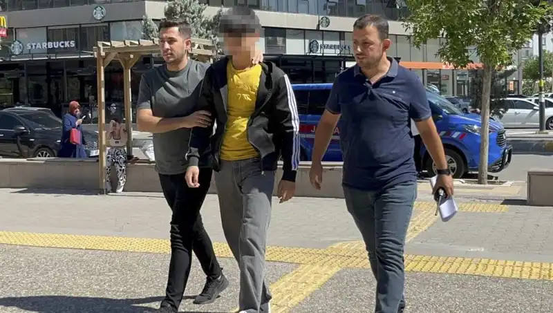 Tartışma Sonrası Aile İçinde Bıçaklı Kavga: Genç Adam Hayatını Kaybetti