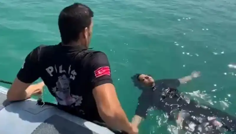 Baraj Gölüne Düşen Kadın Gemi Adamları Tarafından Hayata Döndürüldü