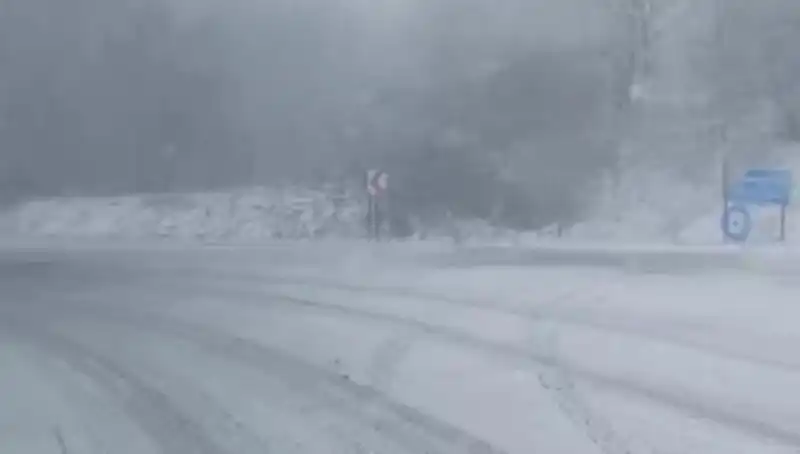 Hava Durumu Alarmı: Üç Mevsim Bir Haftada 48 İlde Sarı Kod Uyarısı!