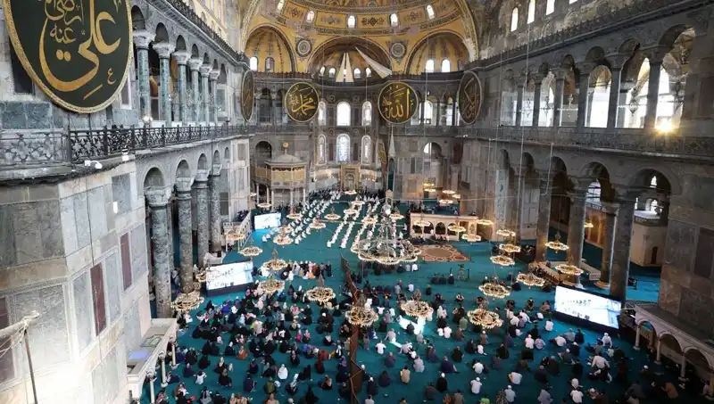 Ayasofya'nın Kapısını Kıran Sanığa Verilen Hapis Cezası Kriz Yarattı