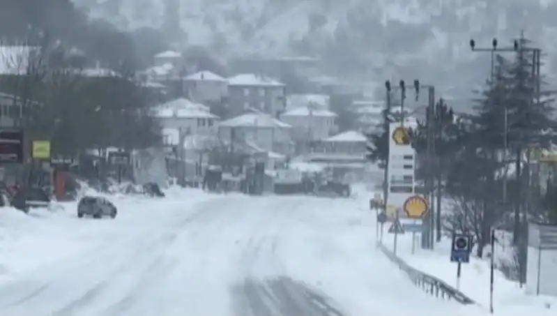 Sertavul Geçidi'nde Kar ve Sis Trafiği Felç Etti!