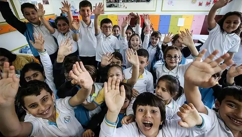 9 Günlük Tatilin Ardından Okullar Yeniden Açılıyor: Öğrenciler ve Veliler Neler Bekliyor?