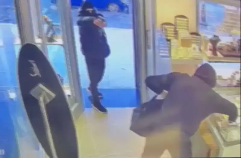 Ümraniye'de Maskeli Soyguncuların Cesur Girişimi: Olayın Detayları