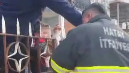 Hatay'da Dehşete Düşüren Olay: Küçük Çocuğun Koluna Demir Korkuluk Saplandı