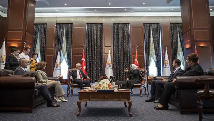 AK Parti'nin Bayramlaşma Programında CHP Yer Almıyor: Nedenleri Neler?