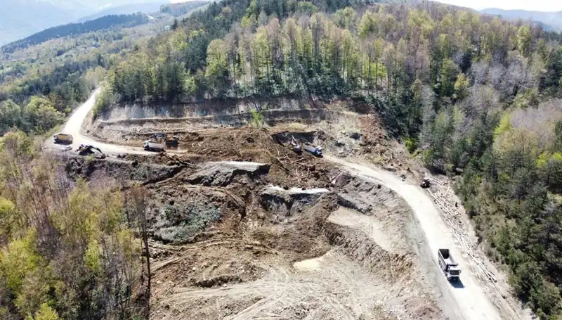 Kastamonu-Çatalzeytin Karayolu'nda Heyelan: Ulaşım Tamamen Kesildi!