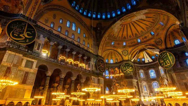 Bu Akşam Teravih Namazı Hangi Saatte Kılınacak?