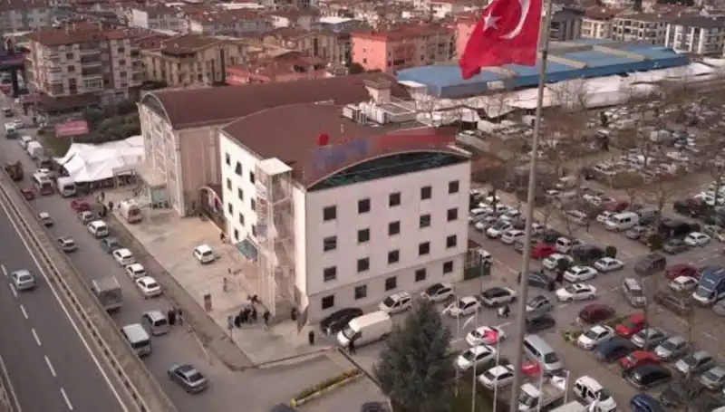 Özel Hastaneye Deprem Mühürü: Perde Betonları İddialarıyla Gündemde!