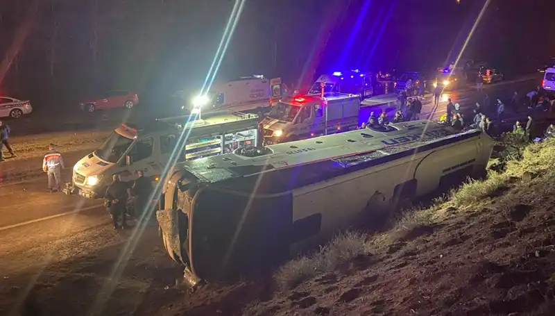 İşçi Servisi Şarampole Devrildi: Kritik Durumdaki 23 Yaralı Hastaneye Kaldırıldı