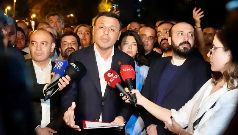 CHP İstanbul İl Başkanı Özgür Çelik'ten Beklenmedik İfade: Siyaset Arenası Şokta!