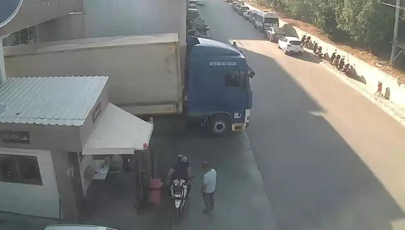 Milyonlarca Lira Değerindeki Ürünler, Nakliye Şebekesine Yapılan Operasyonla Ele Geçirildi
