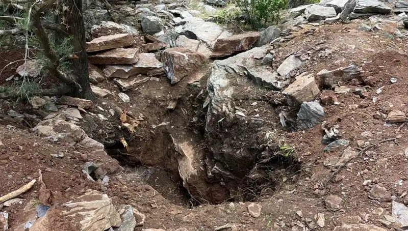 Eski Vali ve Emekli Albay Define Ararken Polisin Kucağında Yakalandı