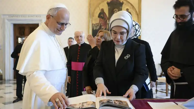 Emine Erdoğan ve Papa Leo, Gazze'deki Krizi Görüşmek Üzere Buluştu