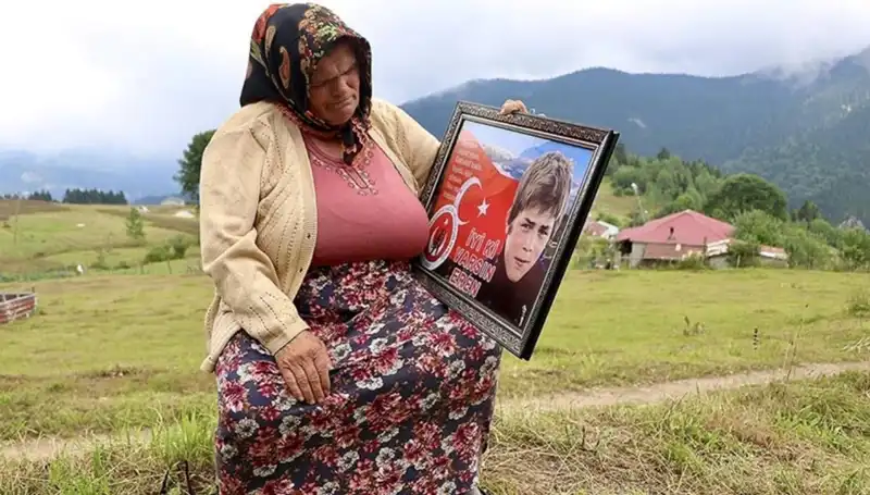 Eren Bülbül'ün Annesi için DEM Parti'den Sıcak Bayram Mesajı