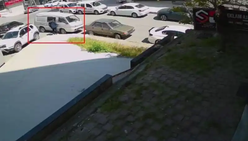 Hırsız Aracını Çalarken Suçüstü Yakalandı, Olay Anı Gözler Önünde!