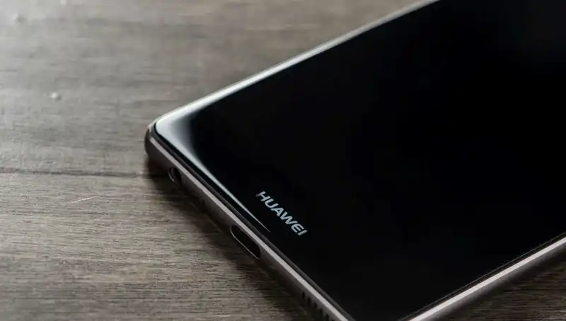 Huawei’nin Yenilikçi Katlanabilir Telefonu: Geleceğin Mobil Teknolojisiyle Tanışın