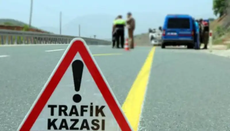 Kayseri'de Trajik Kaza: Otomobil ve Hafif Ticari Araç Çarpıştı, 6 Kişi Hayatını Kaybetti