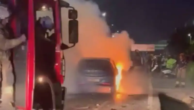 Otoyolda Korkunç Kaza: Araç Bariyerlere Çarpıp Alev Alev Yandı