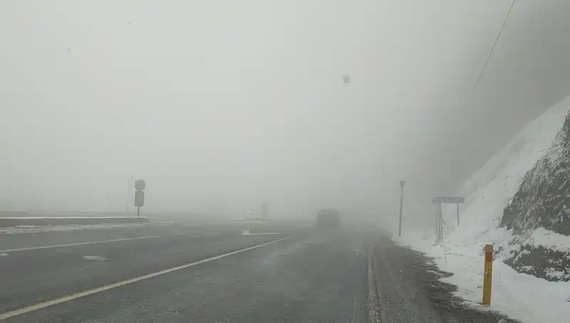 Bolu Dağı'nda Kar ve Sis Engelleri: Ulaşımda Aksama Yaşanıyor
